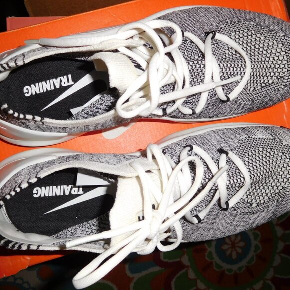 NEW 9.5M LADIES NIKE FREE TR FLYKNIT 3 CARDIO SNEKAERS BLACK WHITE - Picture 7 of 8